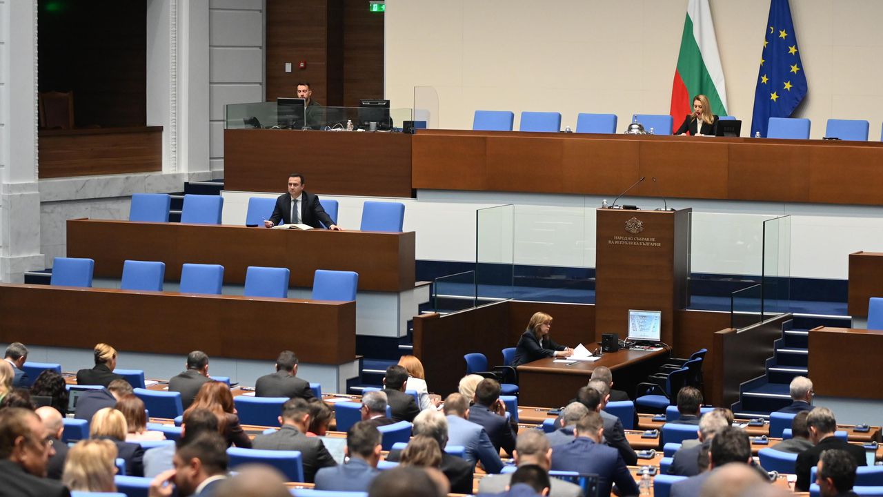 Депутатите отхвърлиха ветото на президента относно закона за „Лукойл“