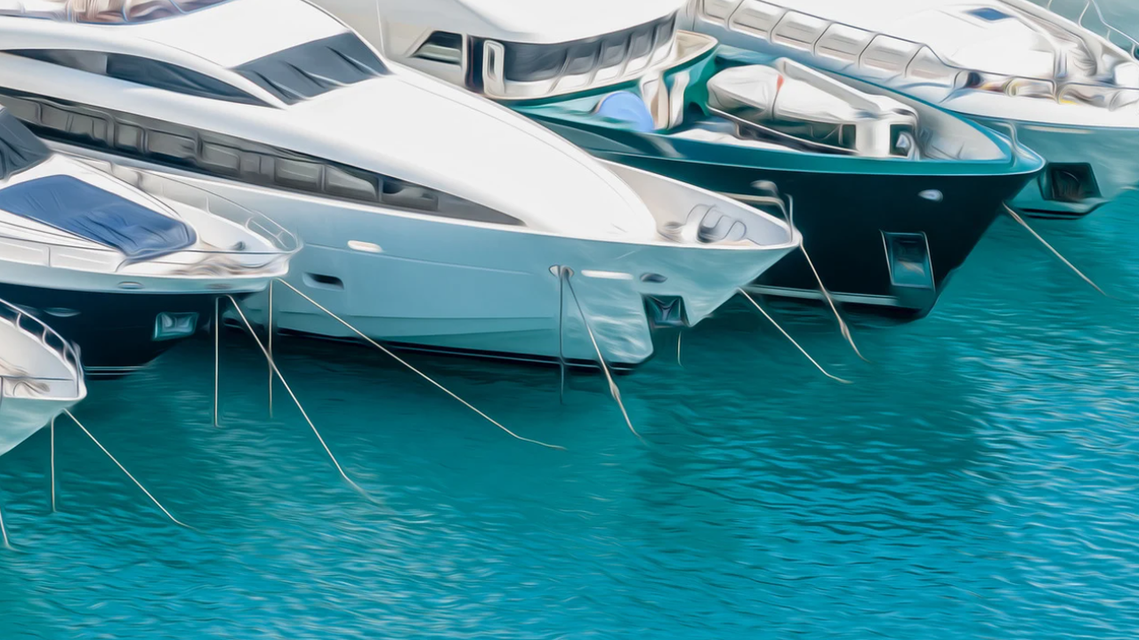 Четири яхти изгоряха в Пирея край гръцката столица Атина