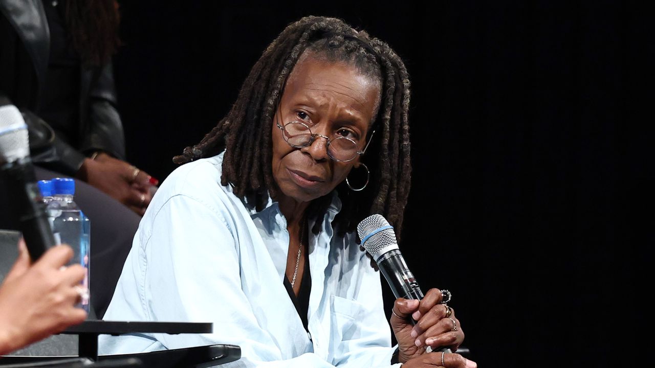 "Винаги има причина за това, което правя": Упи Голдбърг празнува 70-годишния си юбилей днес