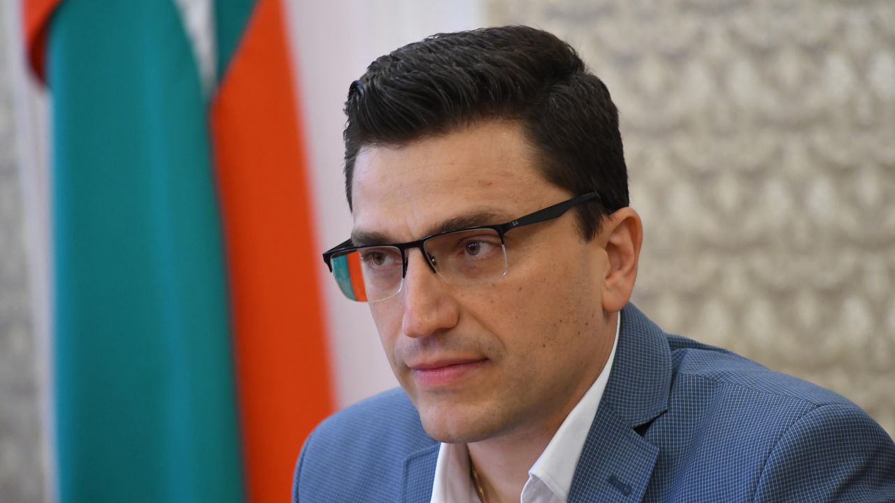 Венко Сабрутев: 50% от горивото ни се съхранява в чужбина, не могат да го докарат за 3 дни