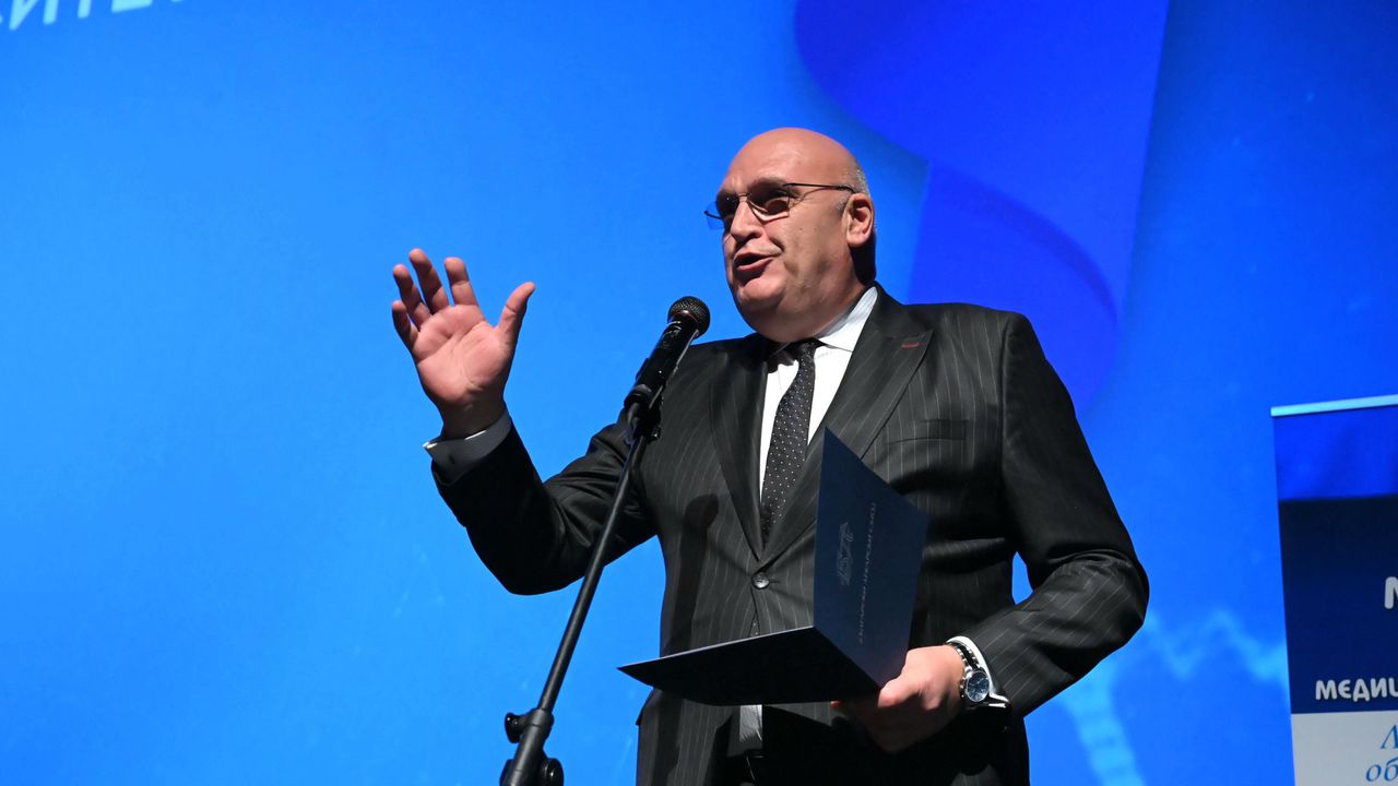 По думите му здравеопазването в България е много тежко недофинансирано.