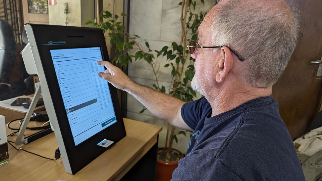 Хайтов, който е и зам.-шеф на правната комисия, даде пример,