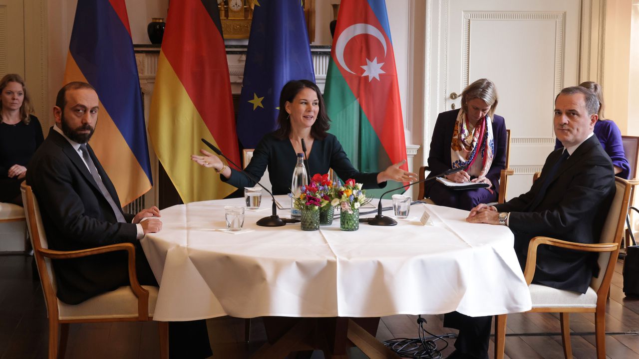 Армения и Азербайджан се споразумяха за мир