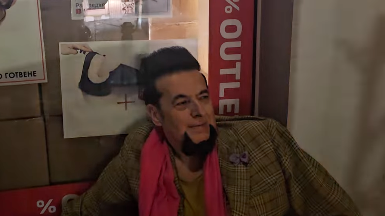 Известният PR експерт и светски хроникьор Евгени Минчев бе забелязан в нетрезво състояние в центъра