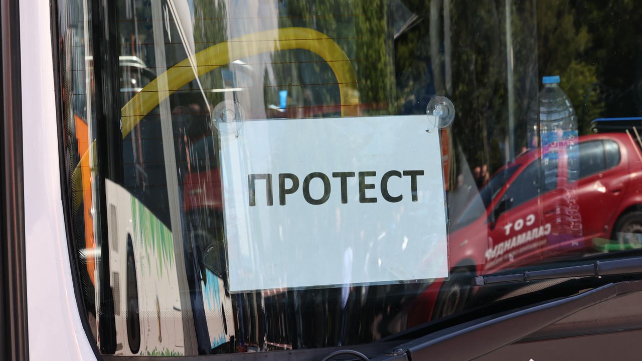 Символичен протест на градския транспорт във Варна и Русе