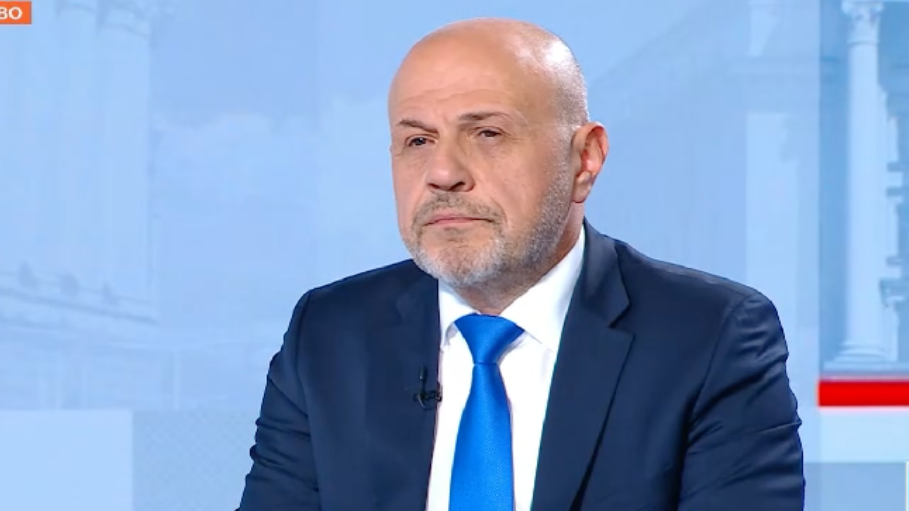 Томислав Дончев за референдума: Правото не винаги е в синхрон с обществените настроения