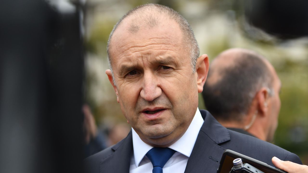 Румен Радев: Манипулациите на управляващите за еврото вадят хората на улицата