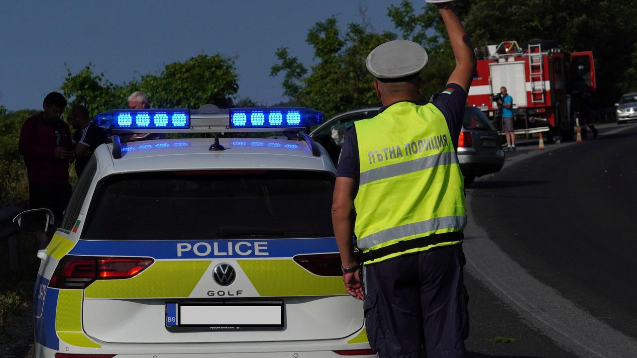 След неправилно изпреварване: Шофьор уби спътничката си в катастрофа в Ловешко