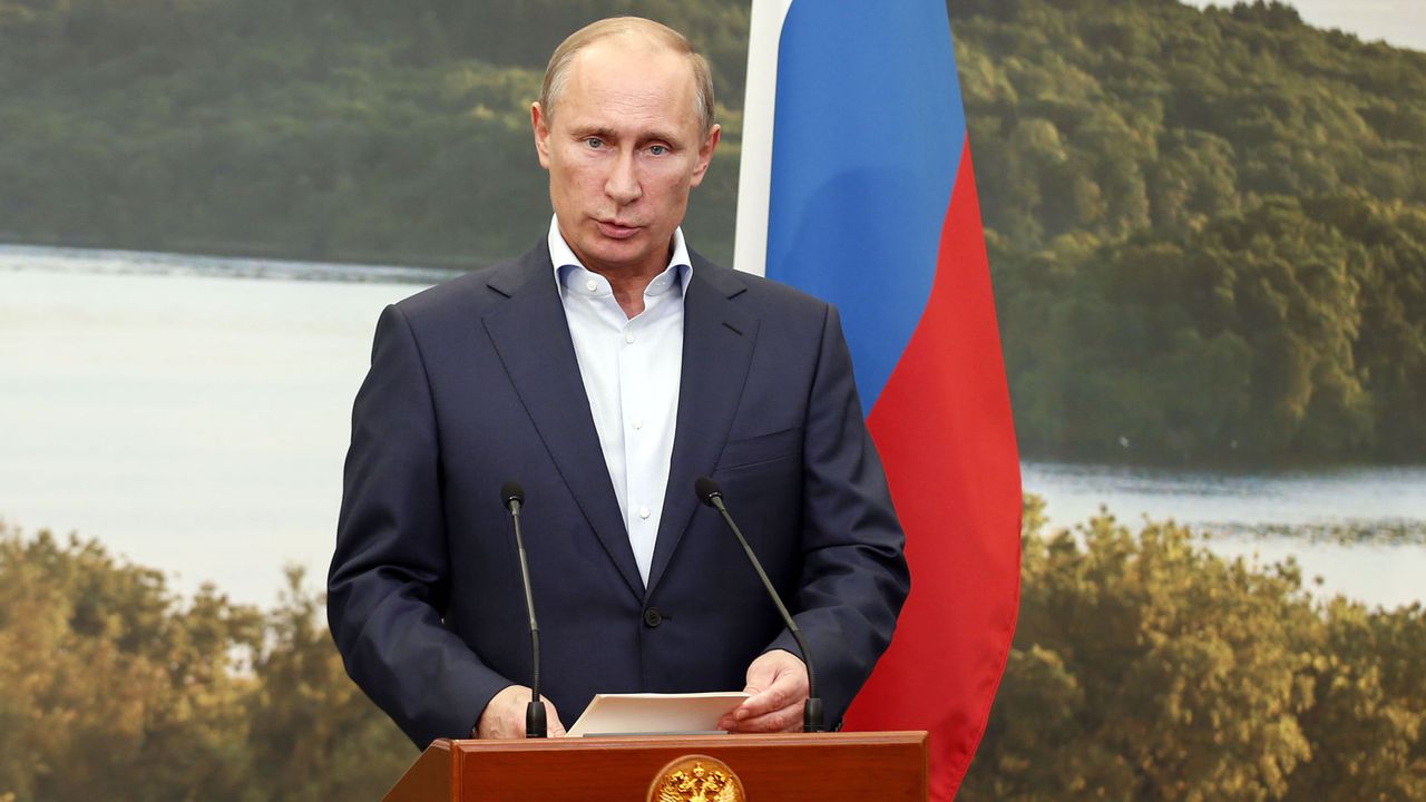 Наставникът на Путин: Силовите структури да бъдат обявени за пратеници на Божия страх