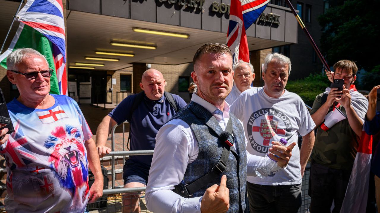 Томи Робинсън, роден като Стивън Яксли-Ленън е син на ирландка