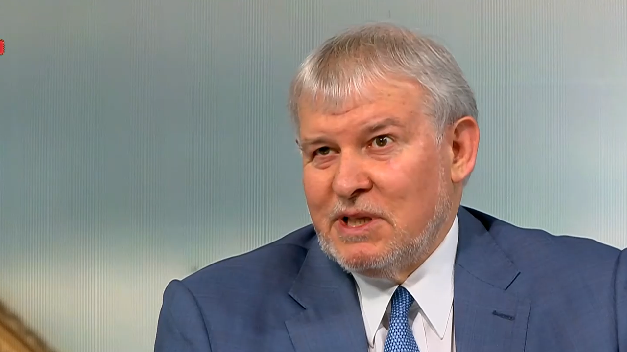 Идва тежък политически сезон, прогнозира Румен Христов