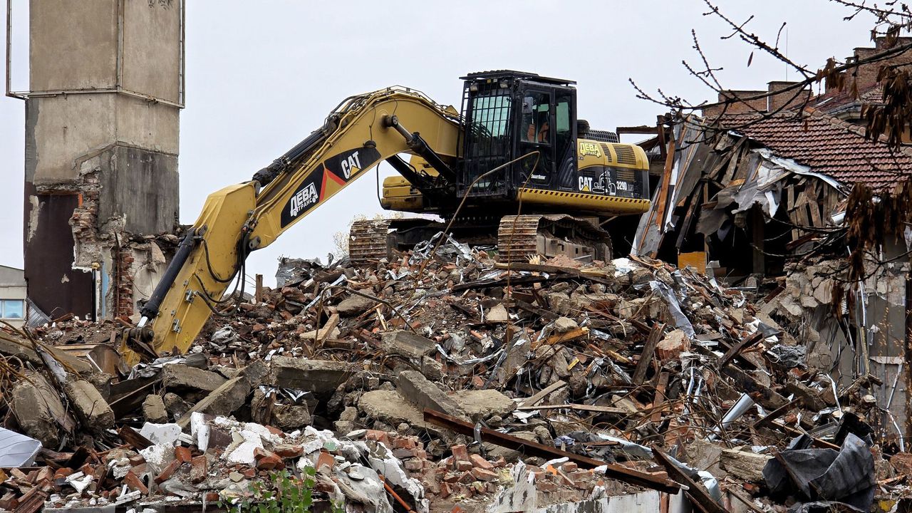 Сградата на ъгъла на ул. Хан Омуртаг и бул. Ситняково беше