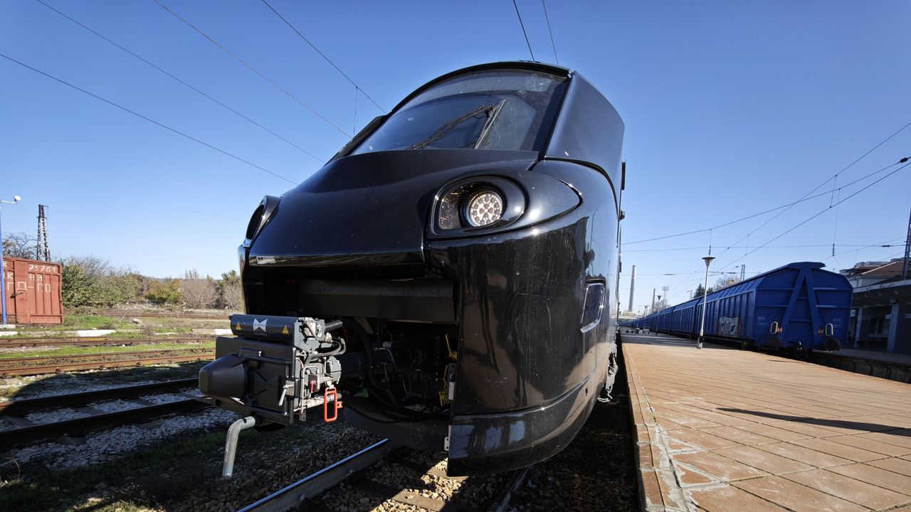 Влакът "Дарт Вейдър" премина през Плевен