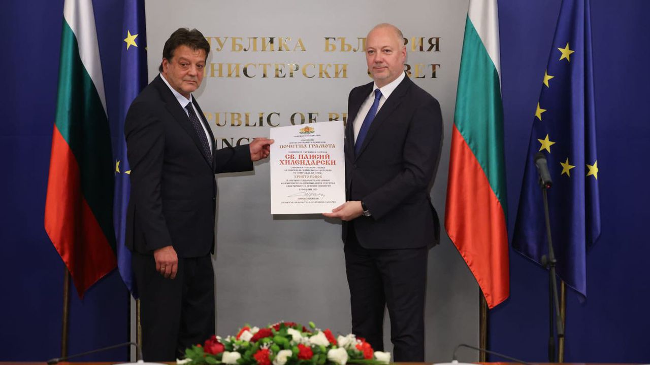 Премиерът Желязков удостои проф. Христо Йоцов с държавната награда „Св. Паисий Хилендарски”