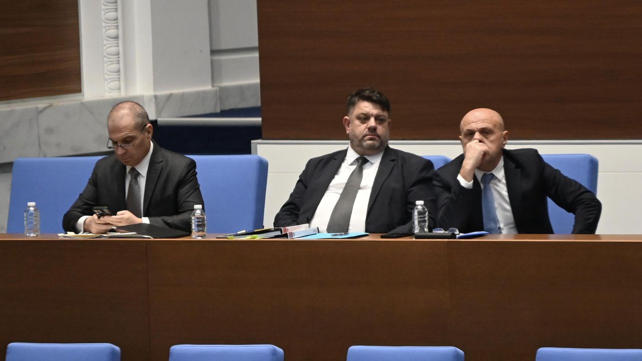 Скандал в парламента. Желязков свиква спешно Съвета по сигурността заради „Лукойл"; Дончев: Имаме план!