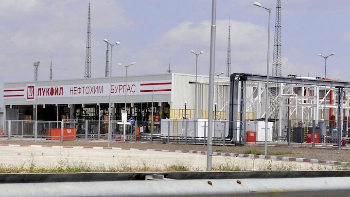 Великобритания издаде специален лиценз за българските дружества на "Лукойл"