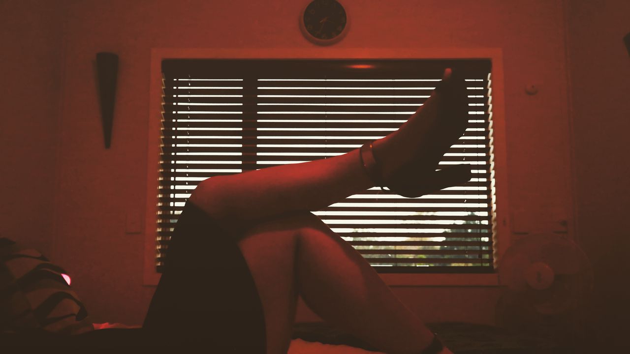 Текстът и режисурата са на Неда Соколовска, тренинг и хореография