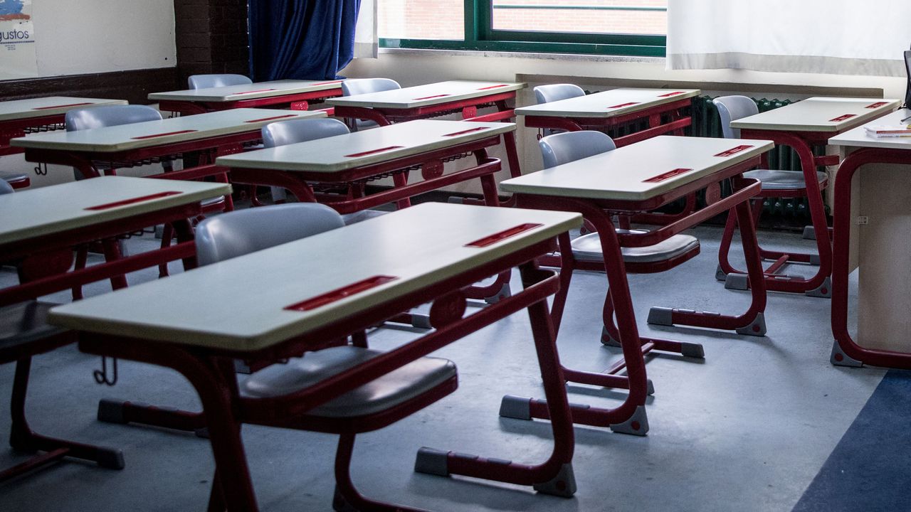 Учителите в Кипър подготвят стачка заради нова система за оценяването им