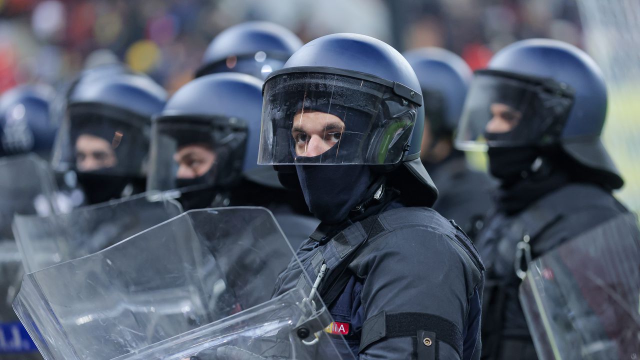 Расте броят на арестуваните след протестите в Сърбия