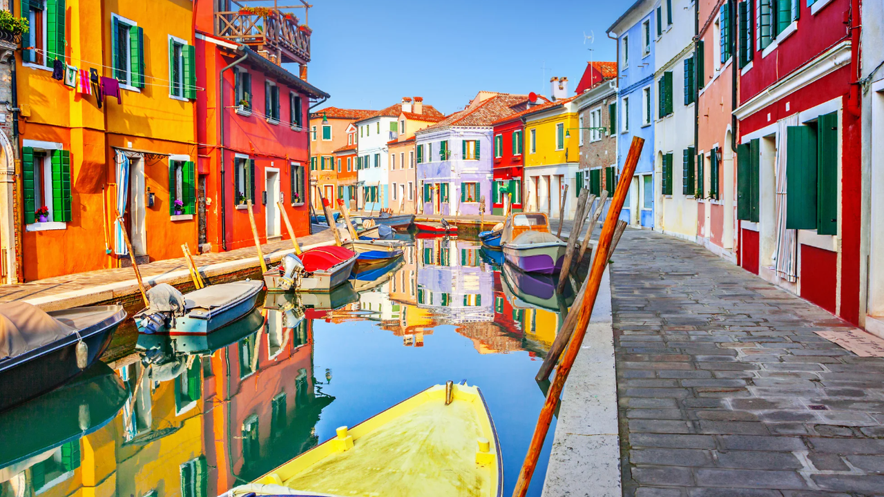 Британец и приятелката му са били изгонени от историческия център