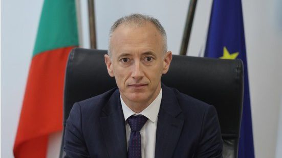 Министър Вълчев с приветствие към учениците, родителите и учителите за първия учебен ден