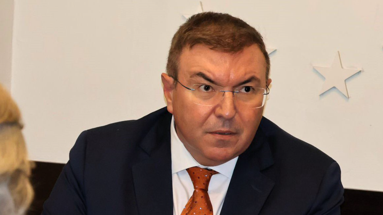 Ангелов: Решението за особен управител гарантира сигурността на доставките на горива