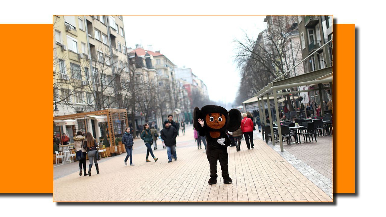 Населението ни намалява, но бюрократите продължават да се множат като гъби след дъжд