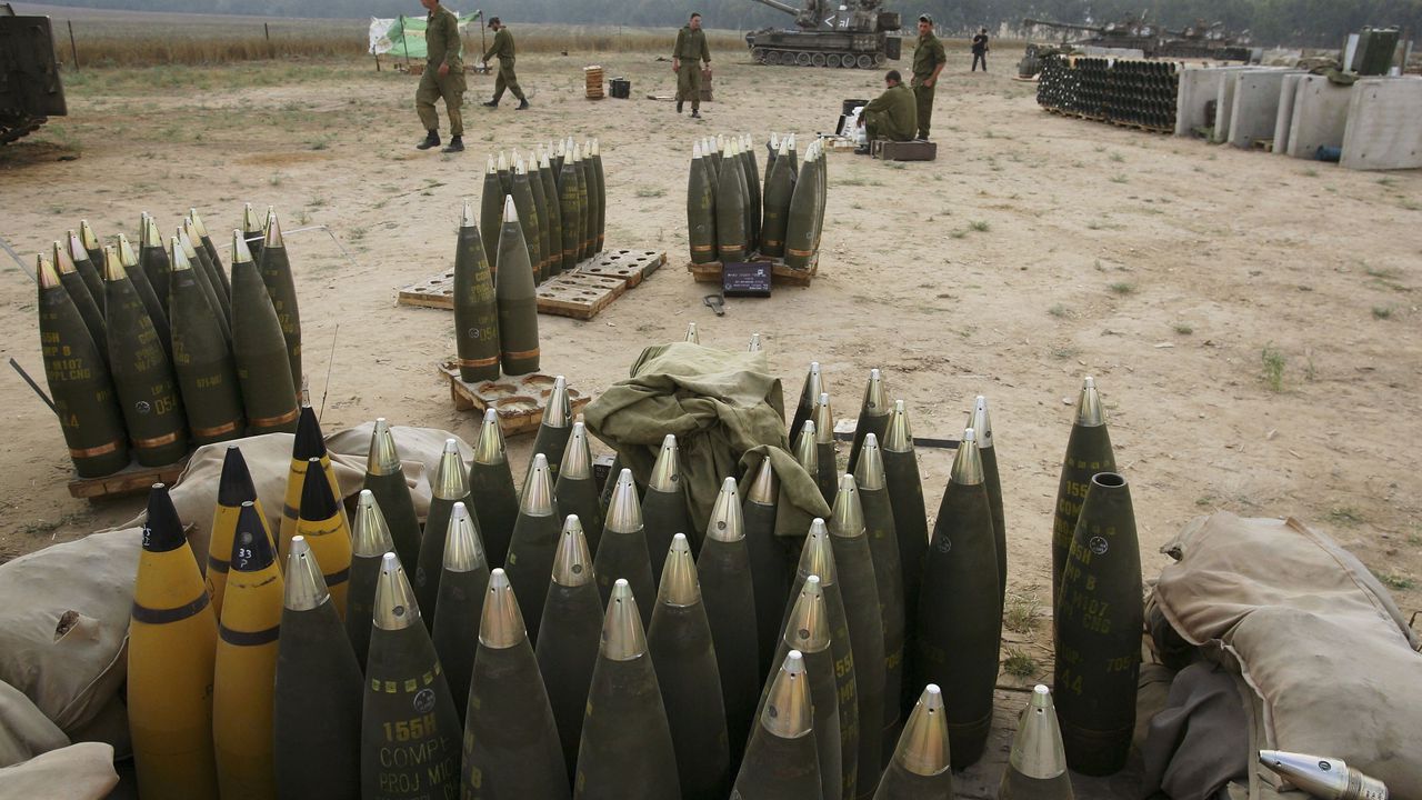 Севернокорейските доставки на артилерийски снаряди за Русия са спаднали с повече от наполовина, съобщи украинското военно разузнаване
