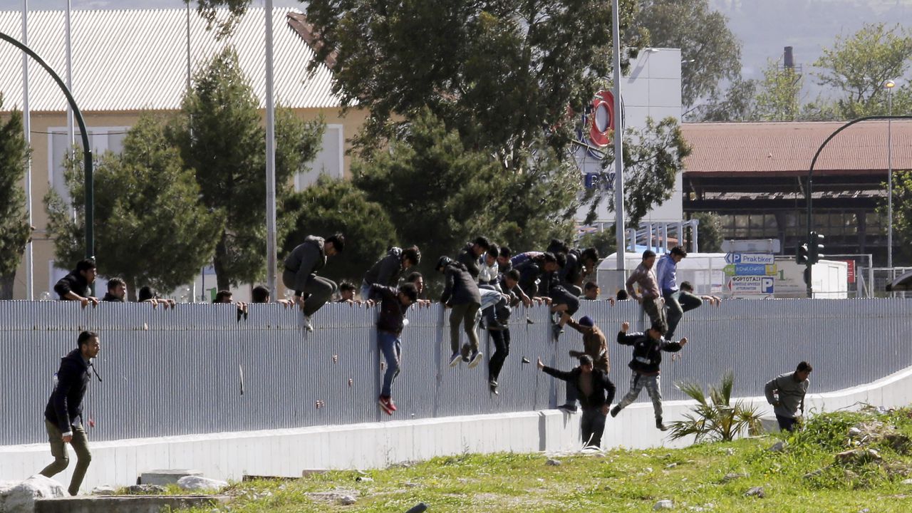 Ефективни присъди за мигранти, нападнали полицаи в Гърция