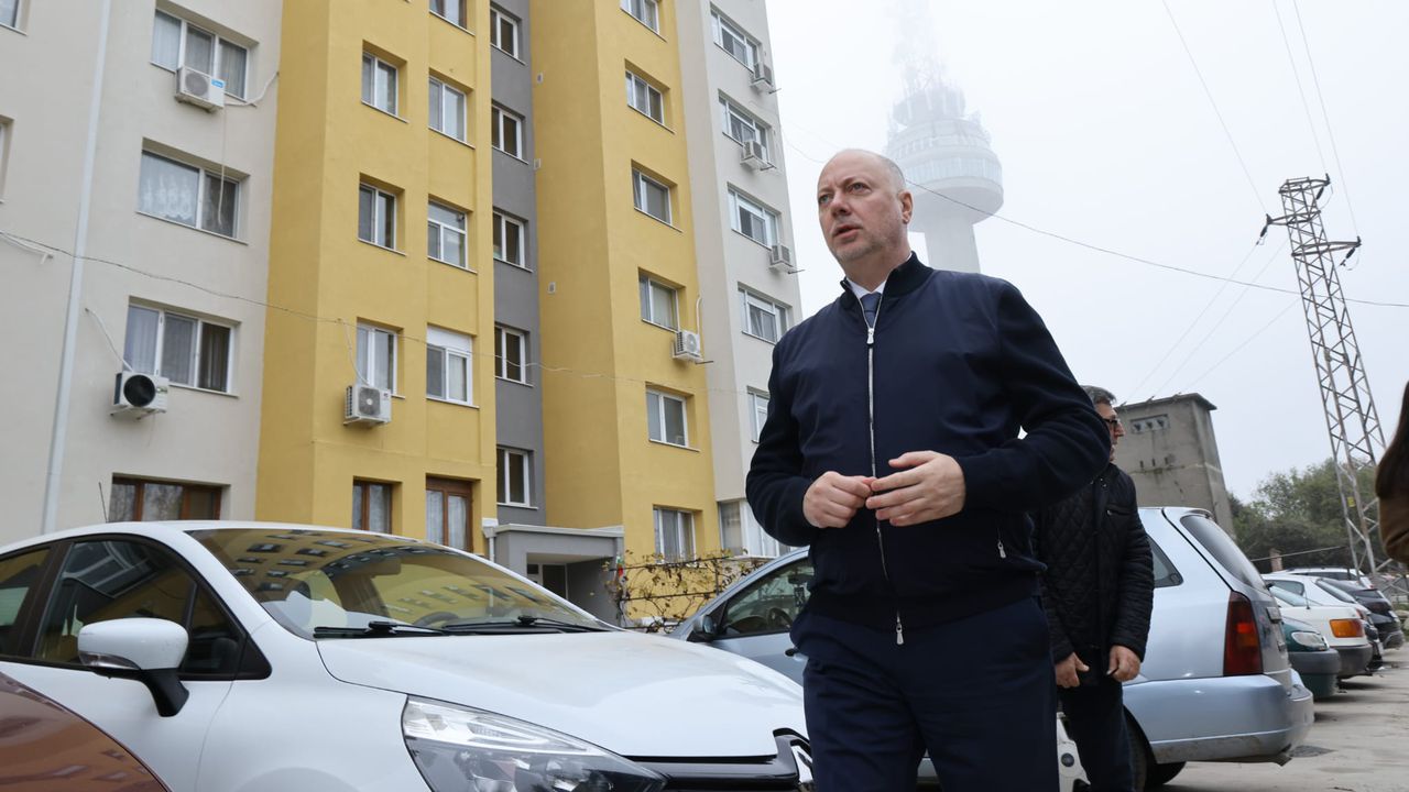 Премиерът Желязков обяви ваучери от 20 хил. лв. за саниране на къщи