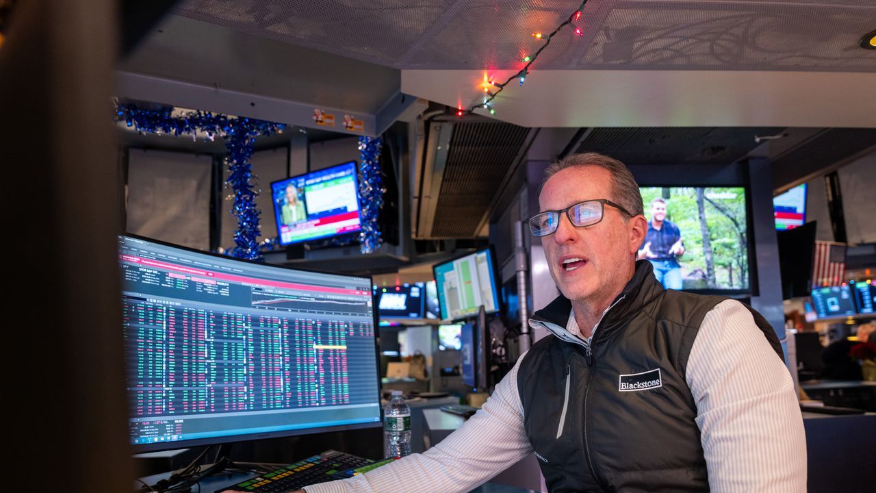 Широкият индекс S&P 500 нарасна с 32,8 точки или 0,48