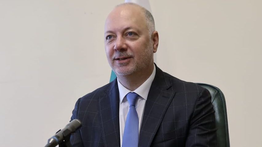 Домакин е премиерът на Финландия Петери Орпо и в нея