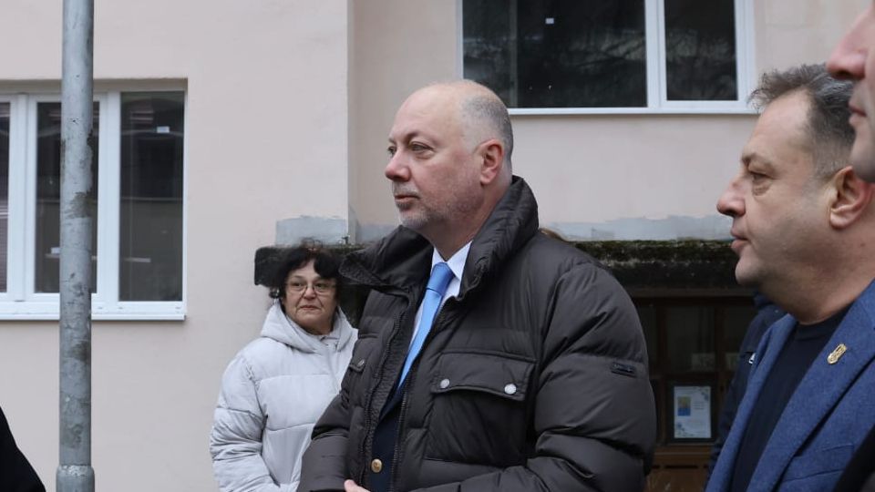 Държавата след толкова много години си влезе в ролята и