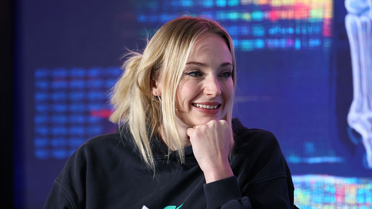 Лара Крофт е героиня от култовата компютърна игра Томб Райдър,