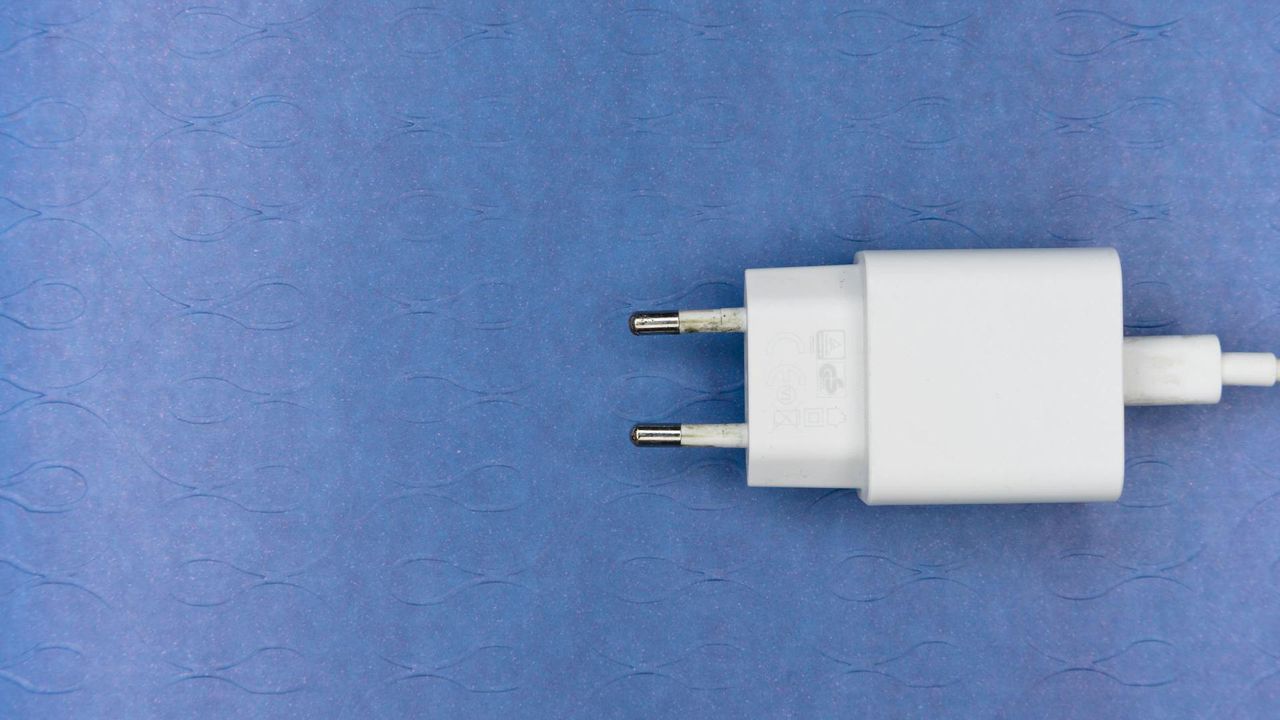 Версията, че пожарът в столичния квартал Свобода, е тръгнал от