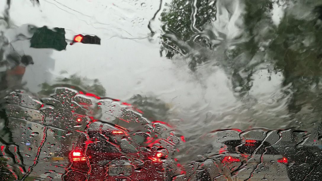 Двама души са в неизвестност след проливни дъждове в Каталуния