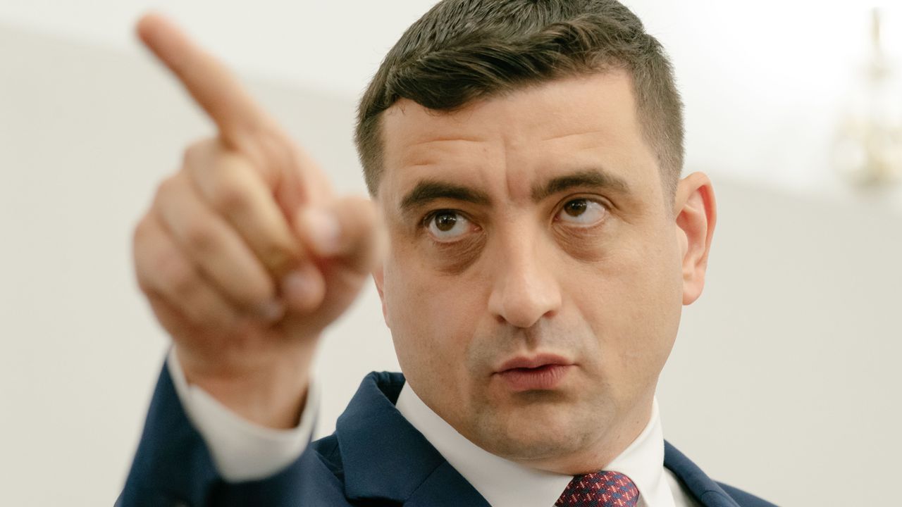 Джордже Симион обвини Макрон в диктаторски тенденции. Никушор Дан се извини от негово име