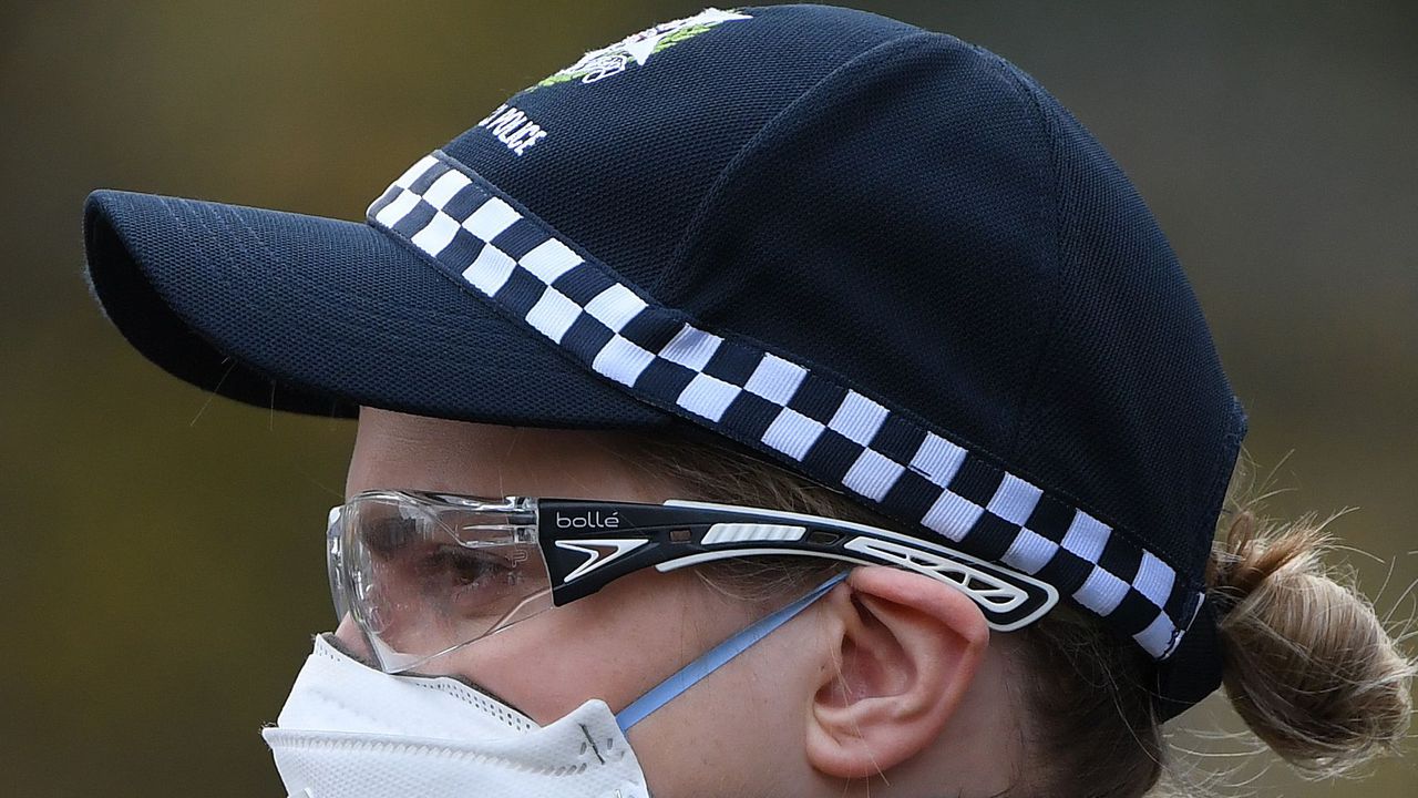 Млада австралийска полицайка пострада след като бе наръгана с отвертка