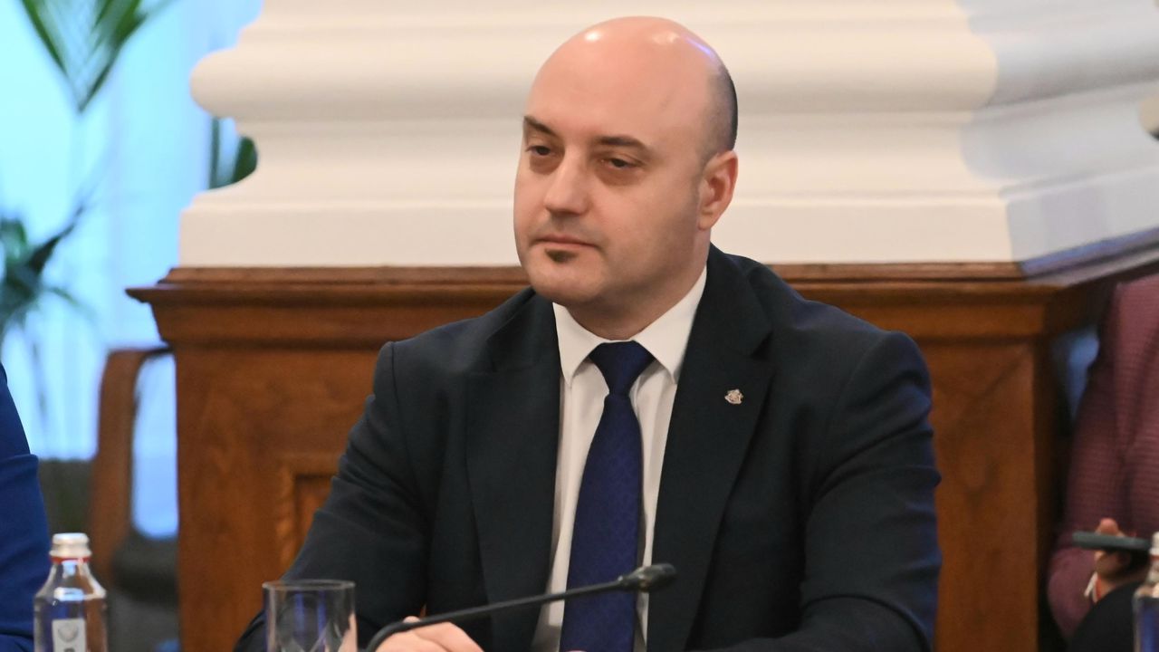Атанас Славов: Президентът Радев опитва да мобилизира евроскептиците и негласуващите