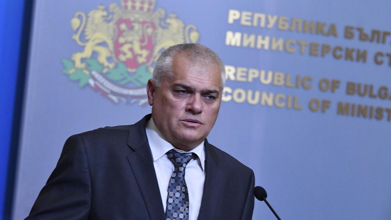 Валентин Радев: Митов има проблеми с Радев и със съветите, които получава