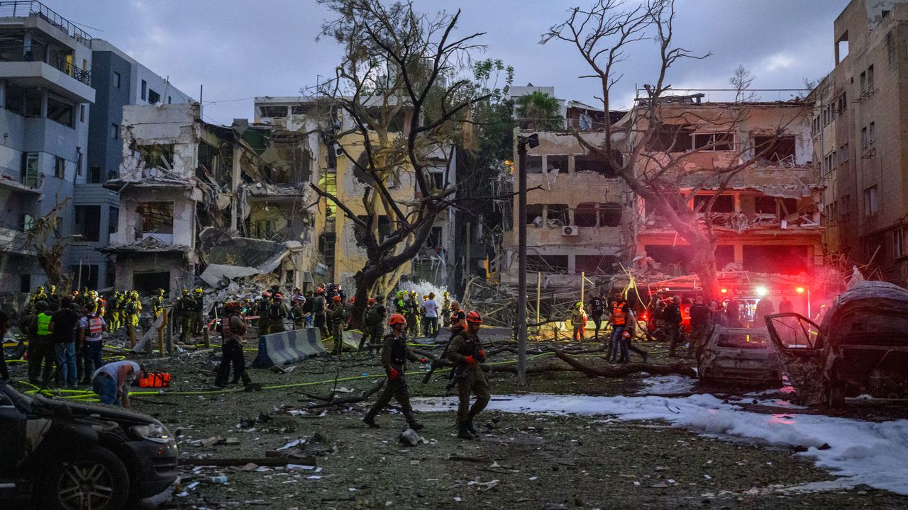 При израелски удари в Иран са убити най-малко 224 души за 65 часа, информира иранското здравно министерство