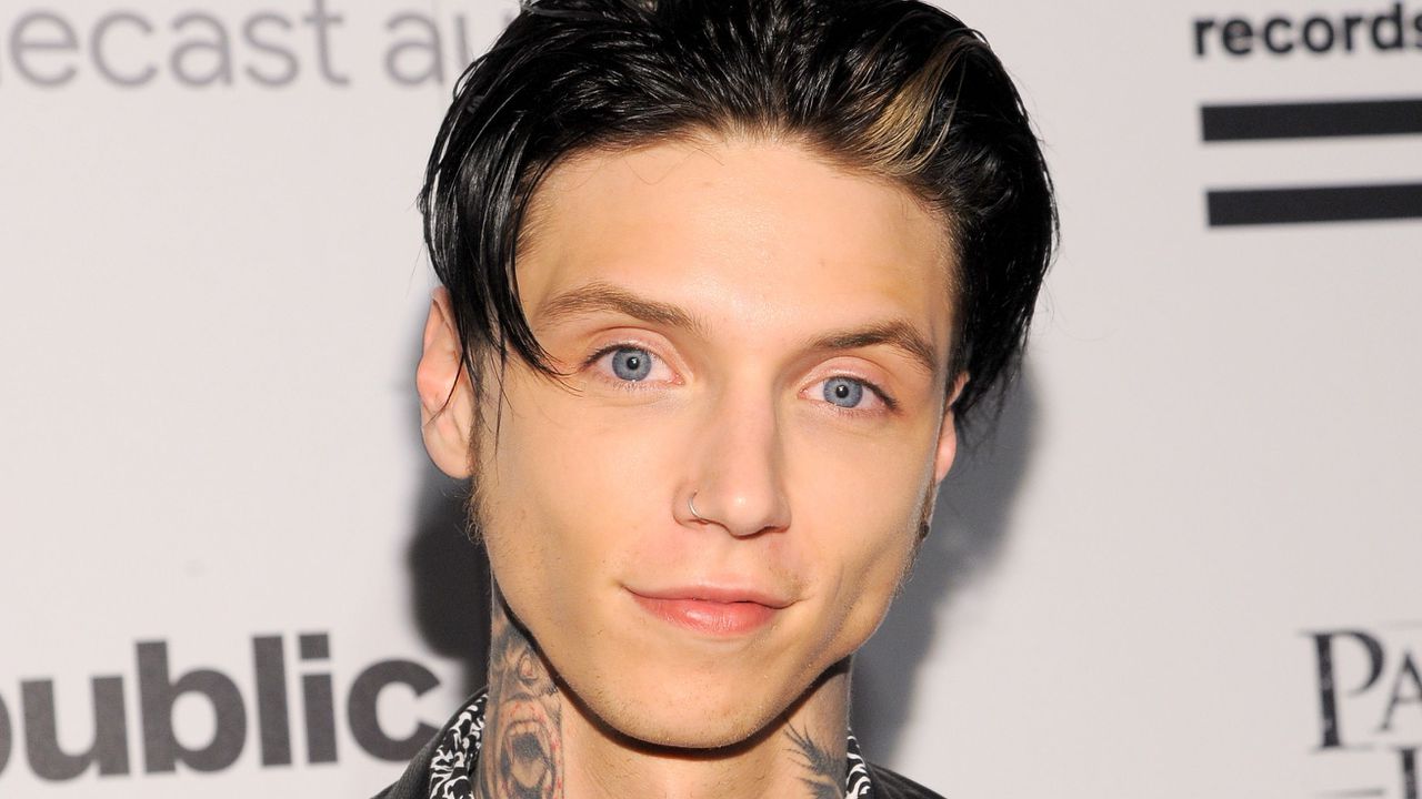 Black Veil Brides намекват за тежък звук в тийзъра на новия си сингъл „Hallelujah“