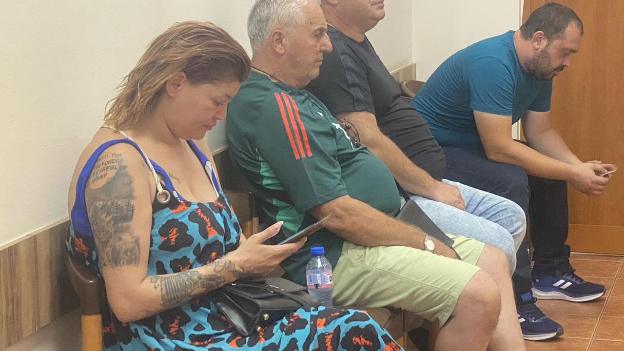 Певецът Жельо Петров завлече Жана Бергендорф в килията