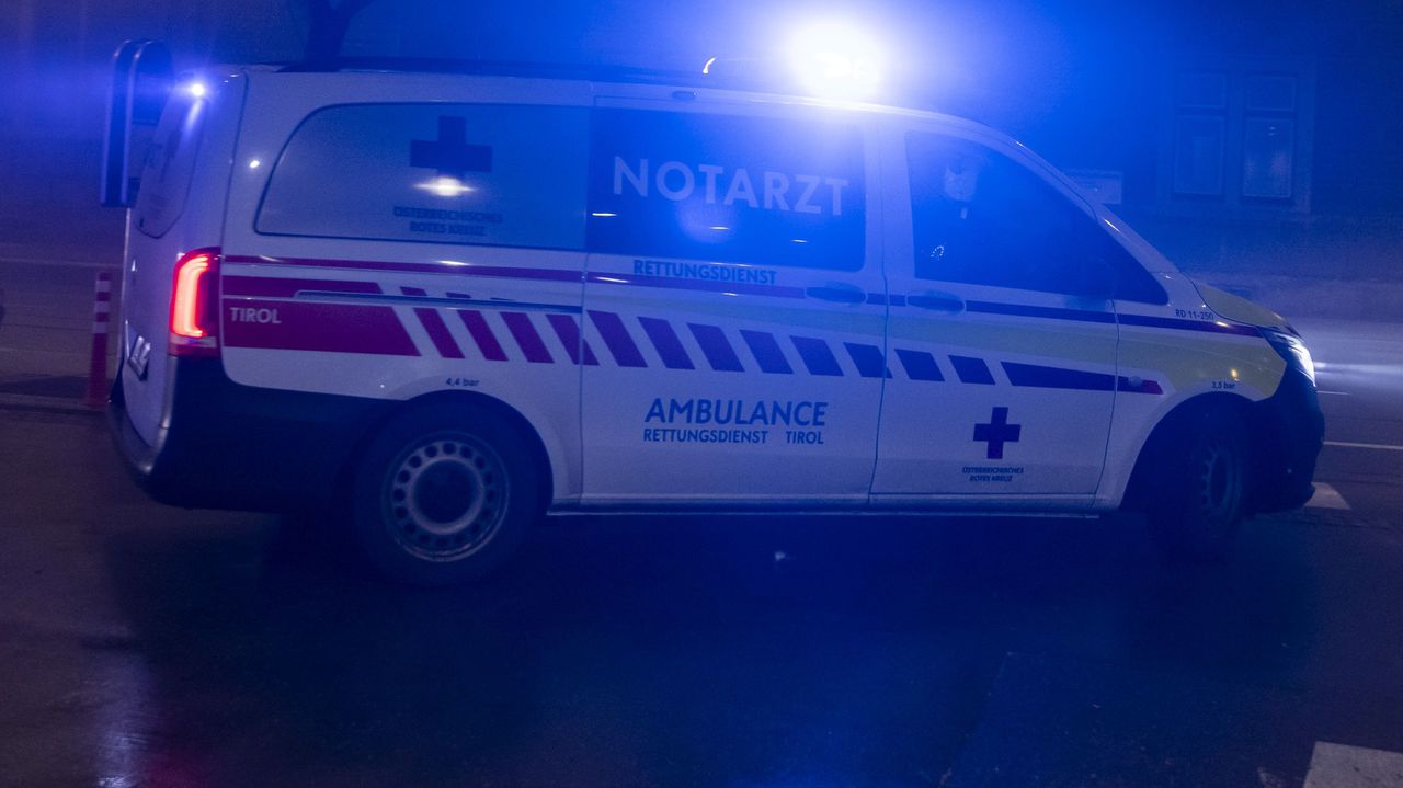 Тази сутрин в австрийския град Линц пешеходен мост падна върху