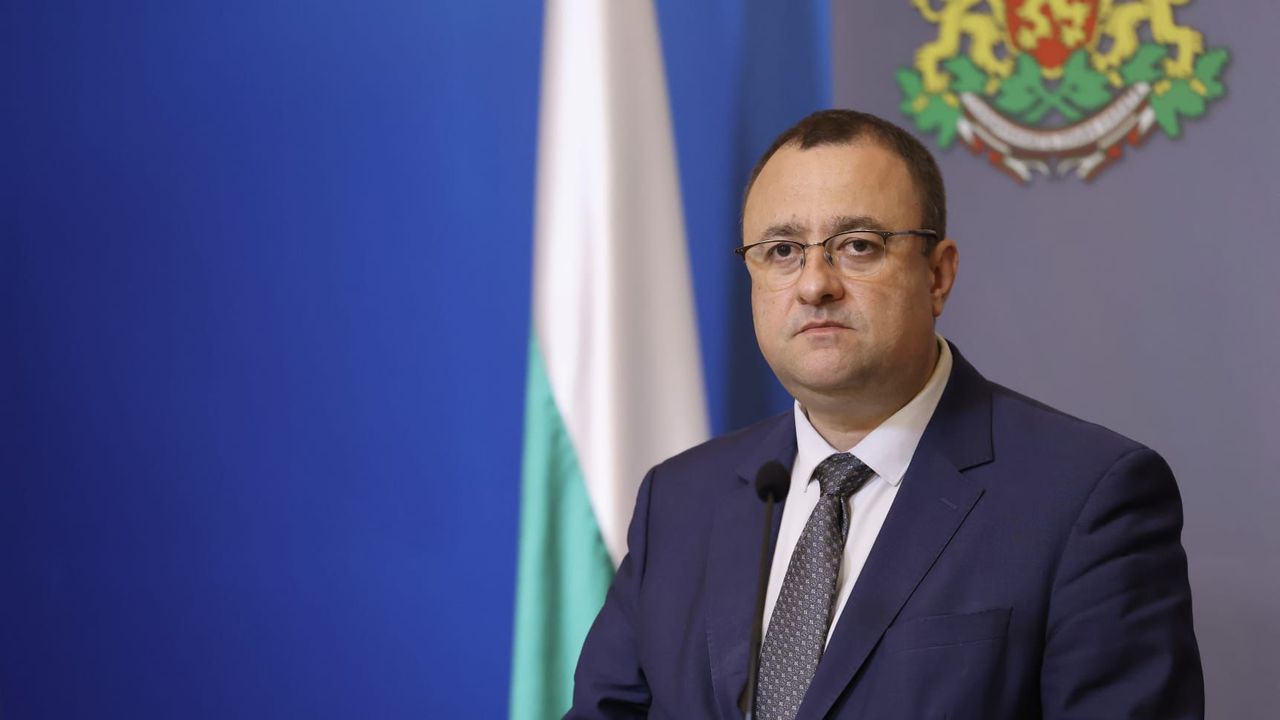 Министър Иванов: Крайната цел е до края на годината Плевен да остане само на нощен режим на водата