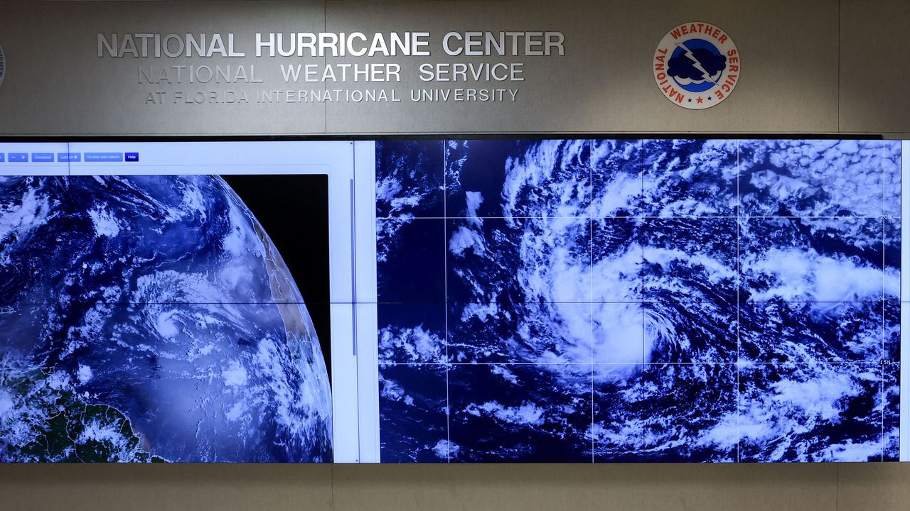 Ураганът "Ерин" се засили до трета категория