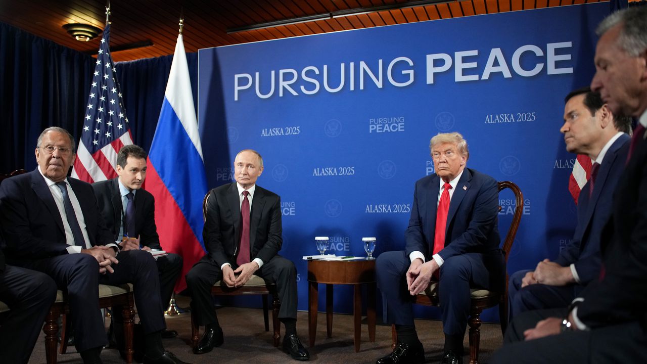 Преглед на британските медии за срещата в Аляска: провал, меме за Путин и удар по Тръмп