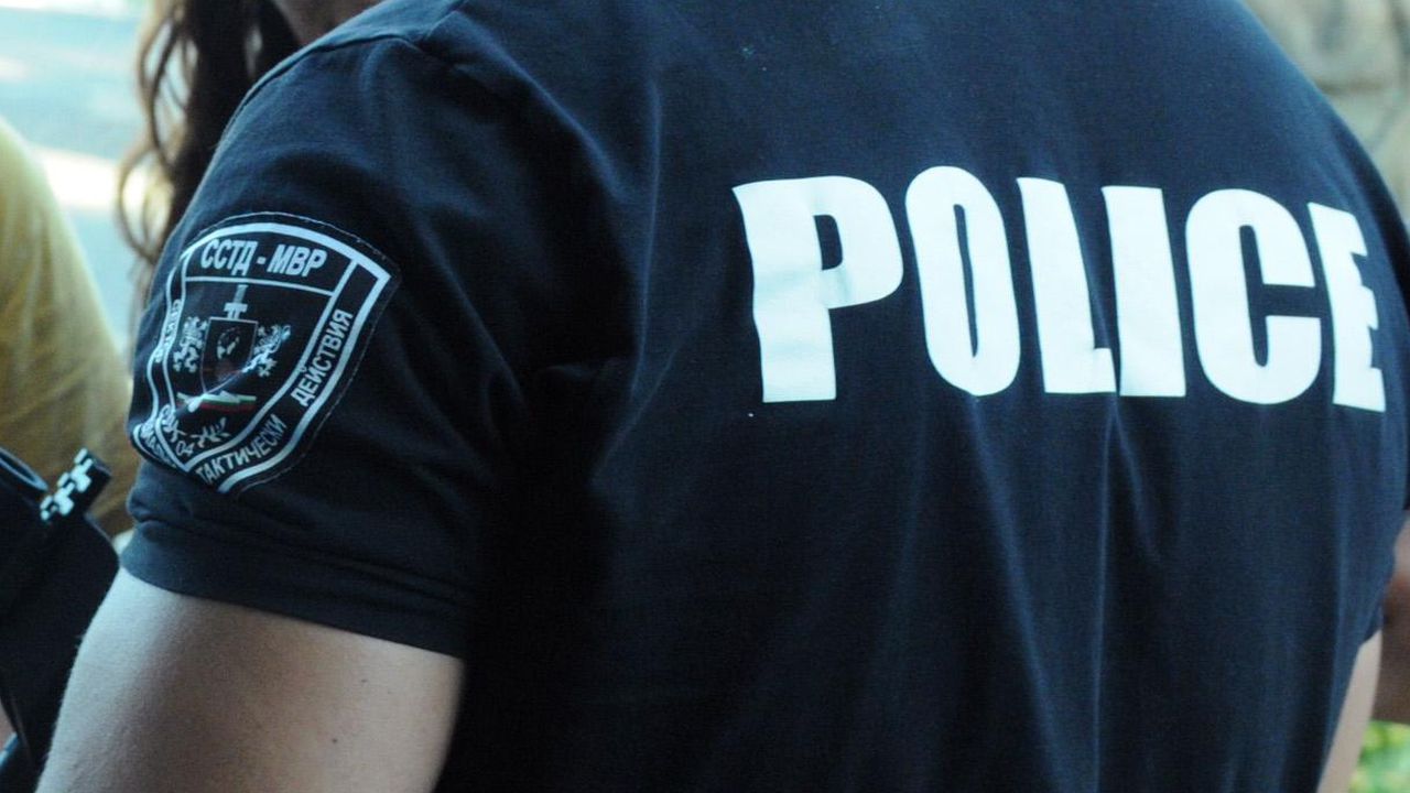 Полицай от Сливен простреля мъж със служебното си оръжие, по