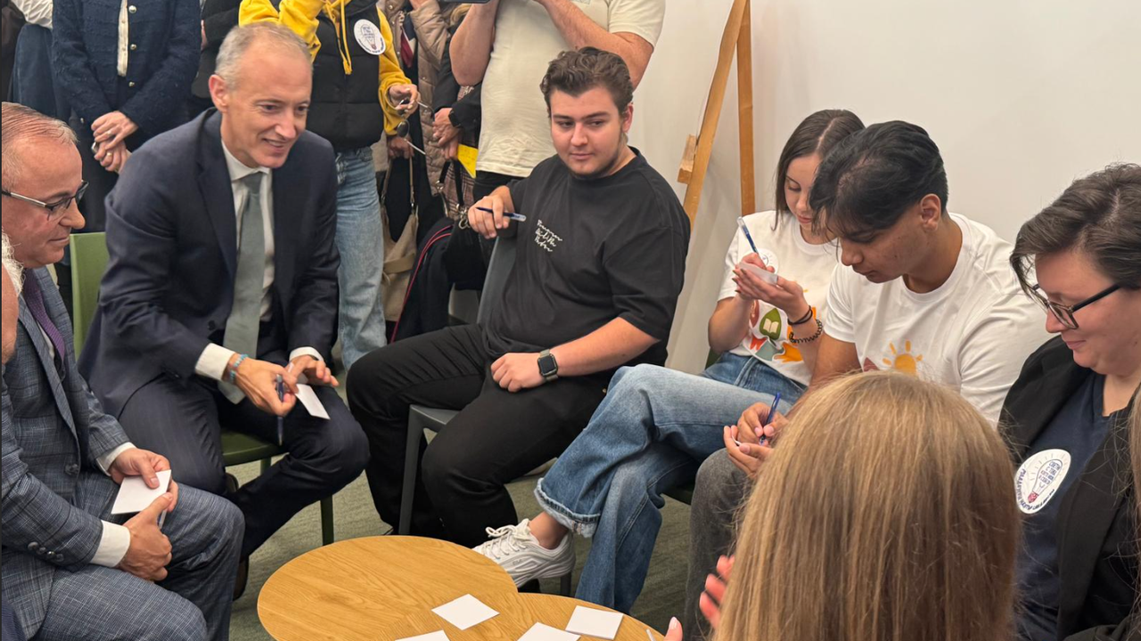 Министър Вълчев откри нов младежки център в Сандански