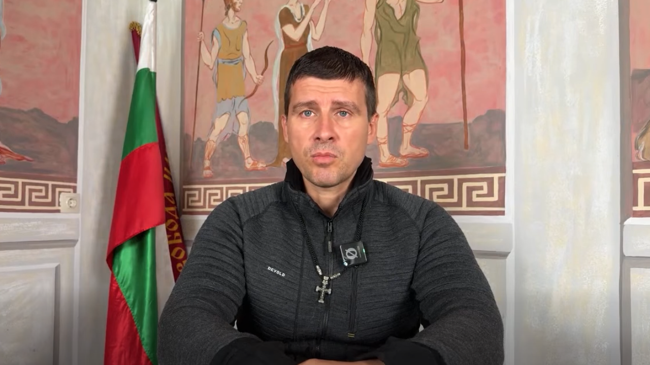 Ивелин Михайлов се разграничи от осем свои депутати: Те се изплюха върху доверието на хората за жълти стотинки